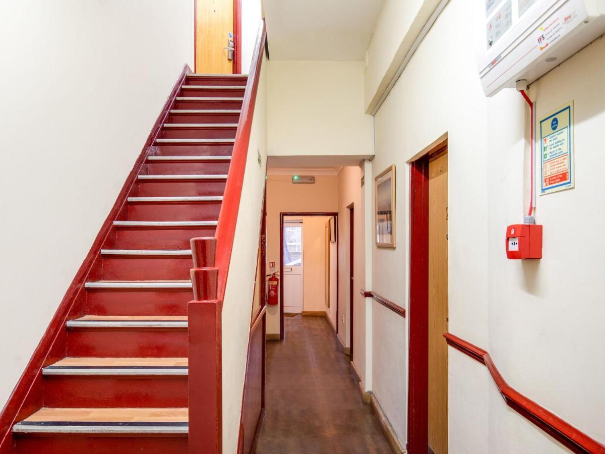 Lovely Studio In London With Patio Екстериор снимка