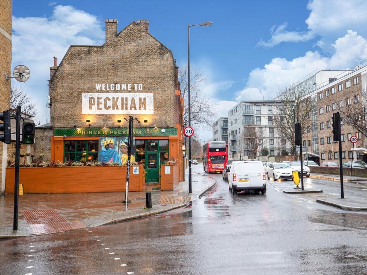 Lovely Studio In London With Patio Екстериор снимка