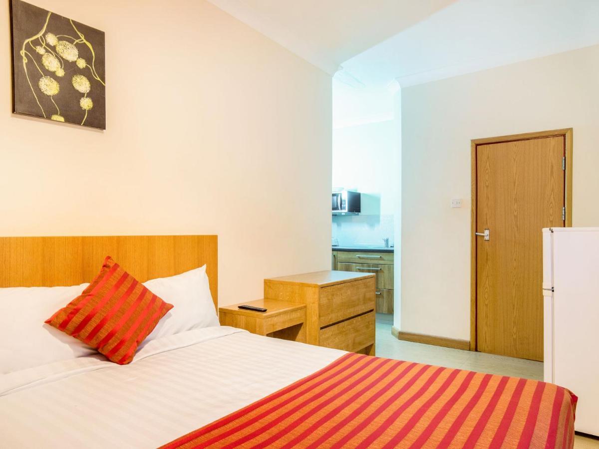 Lovely Studio In London With Patio Екстериор снимка