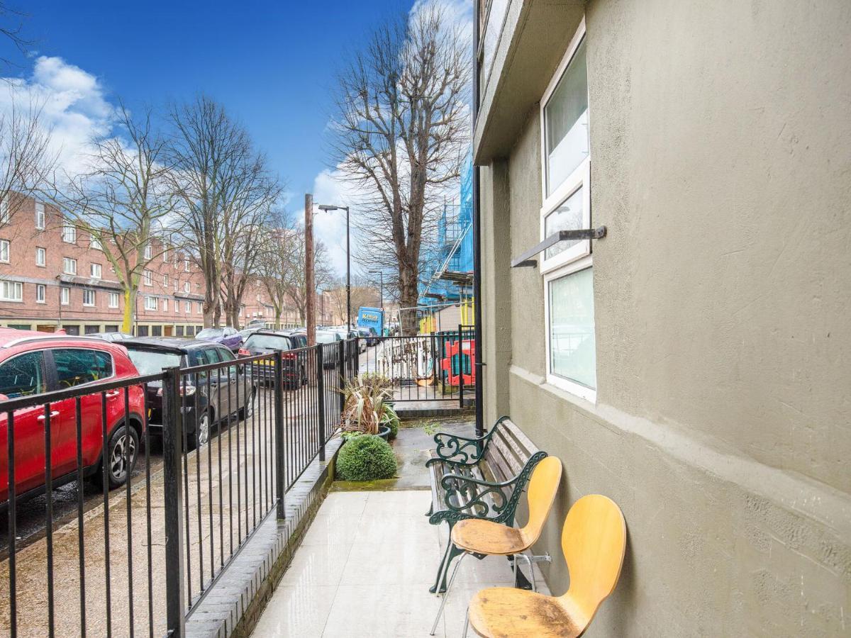 Lovely Studio In London With Patio Екстериор снимка