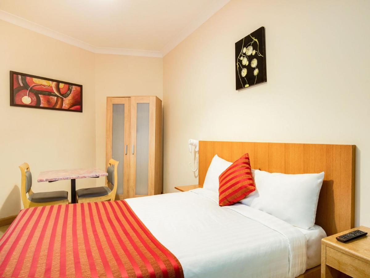 Lovely Studio In London With Patio Екстериор снимка