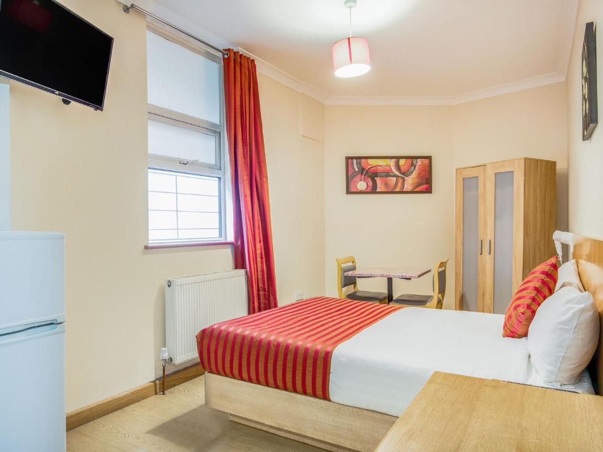 Lovely Studio In London With Patio Екстериор снимка